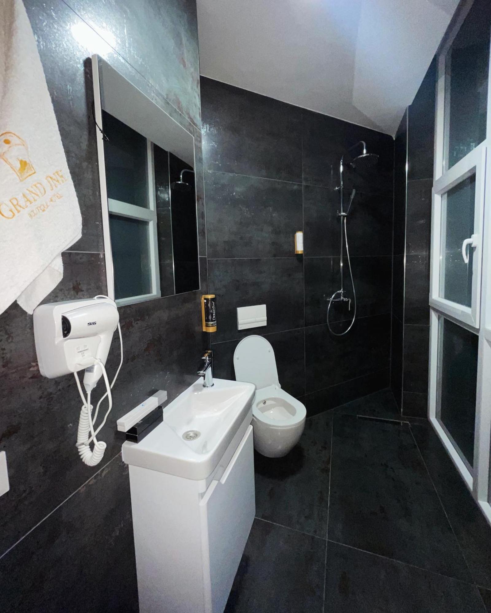 Grand Jnk Boutique Hotel Kukes エクステリア 写真