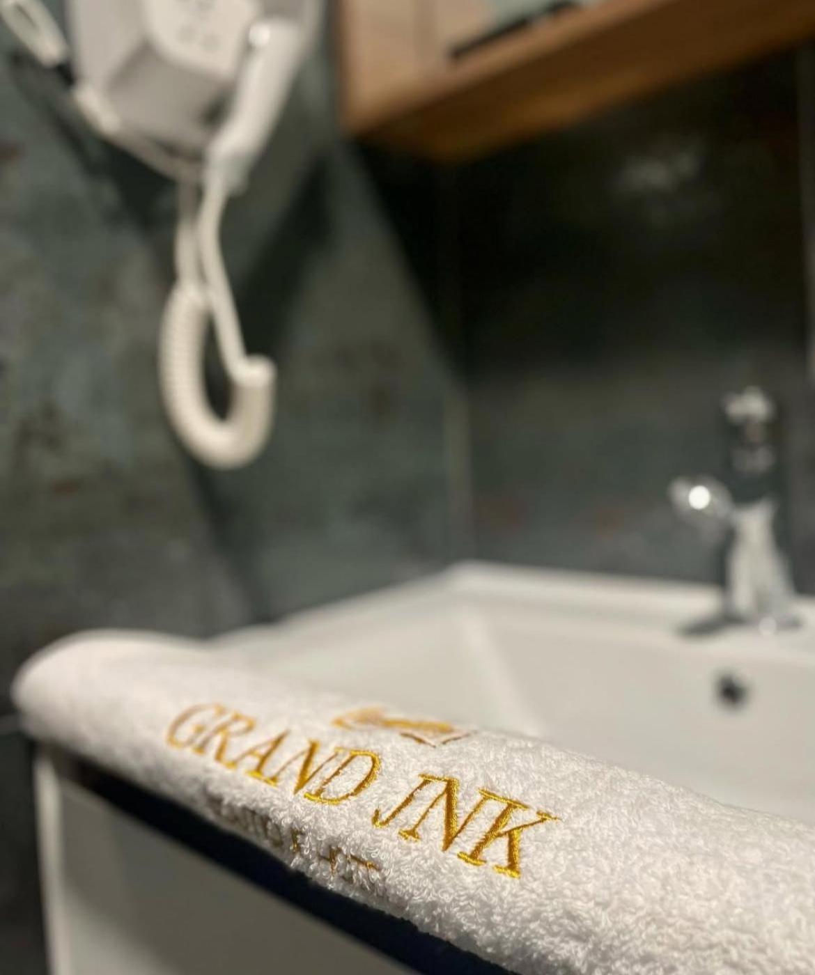 Grand Jnk Boutique Hotel Kukes エクステリア 写真